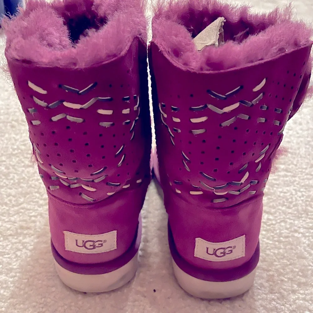 UGG Bailey Button - Picture 3 of 6